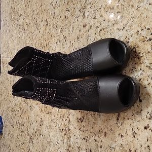 Dress Shoe, size 7.5 Black In color